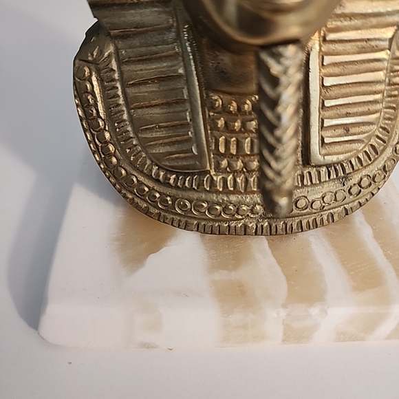 Egyptian King Tutankhamun Sphinx Egyptian Pharaon Brass Bust on alabaster Base. - Picture 4 of 10